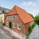 Pet Friendly In With Kitchen Vakantiehuis