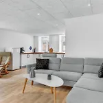 Pet Friendly In With Kitchen