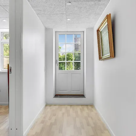 Pet Friendly In With Kitchen *